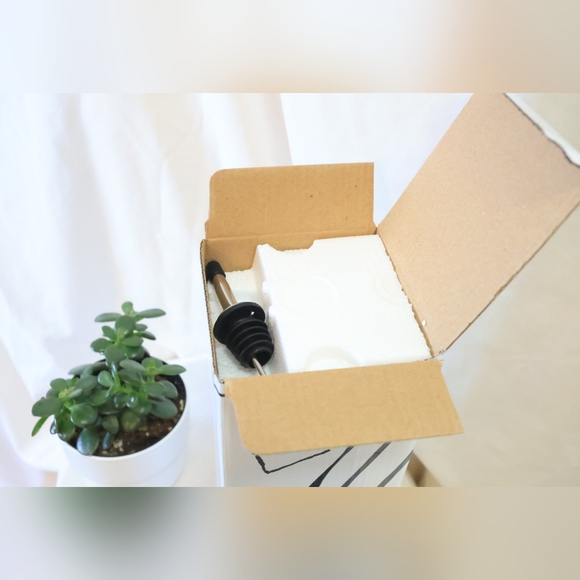 BNIB Elixir Porcelain Olive Oil Dispenser - Picture 10 of 11